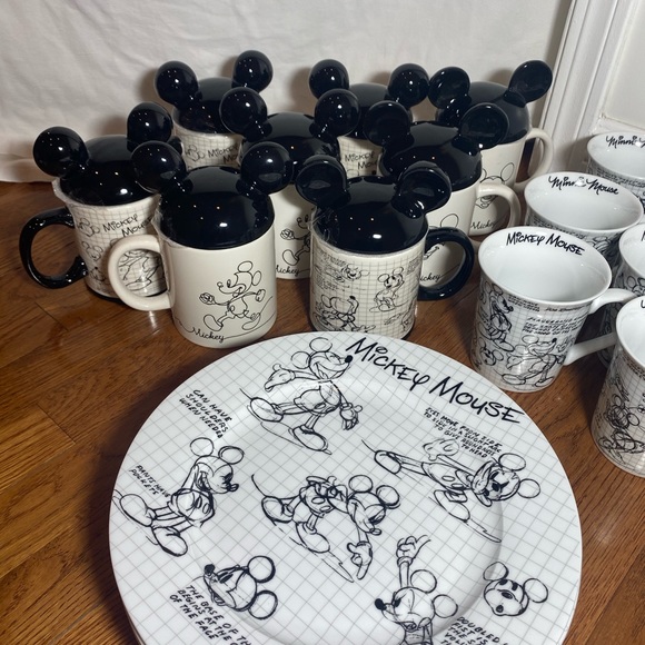 DISNEY RARE WHOLE SKETCHBOOK EDITION DINNER SET - Picture 4 of 12